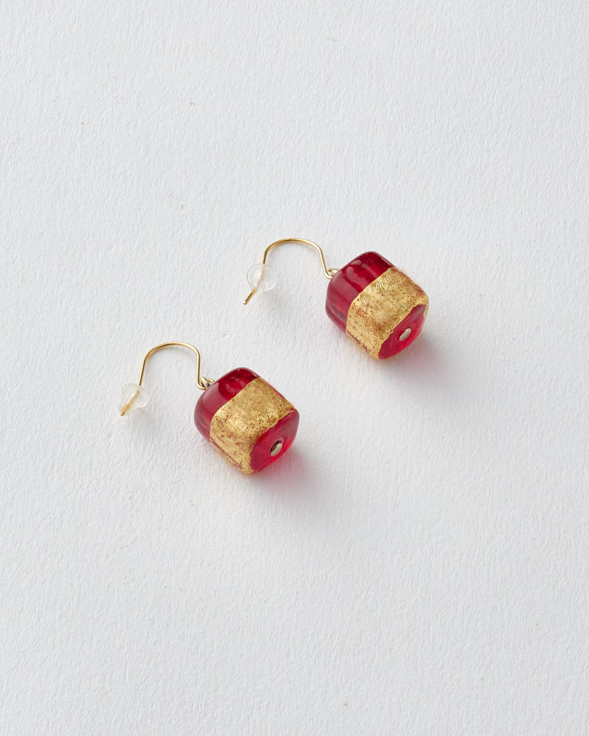 チェコガラスのピアス金彩ゴールド 職人ハンドメイド(四角)