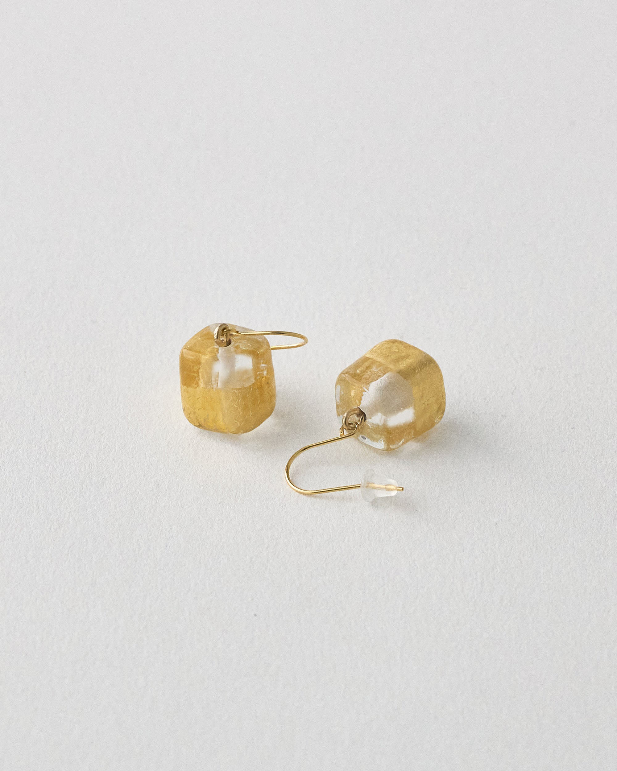 チェコガラスのピアス金彩ゴールド 職人ハンドメイド(四角)