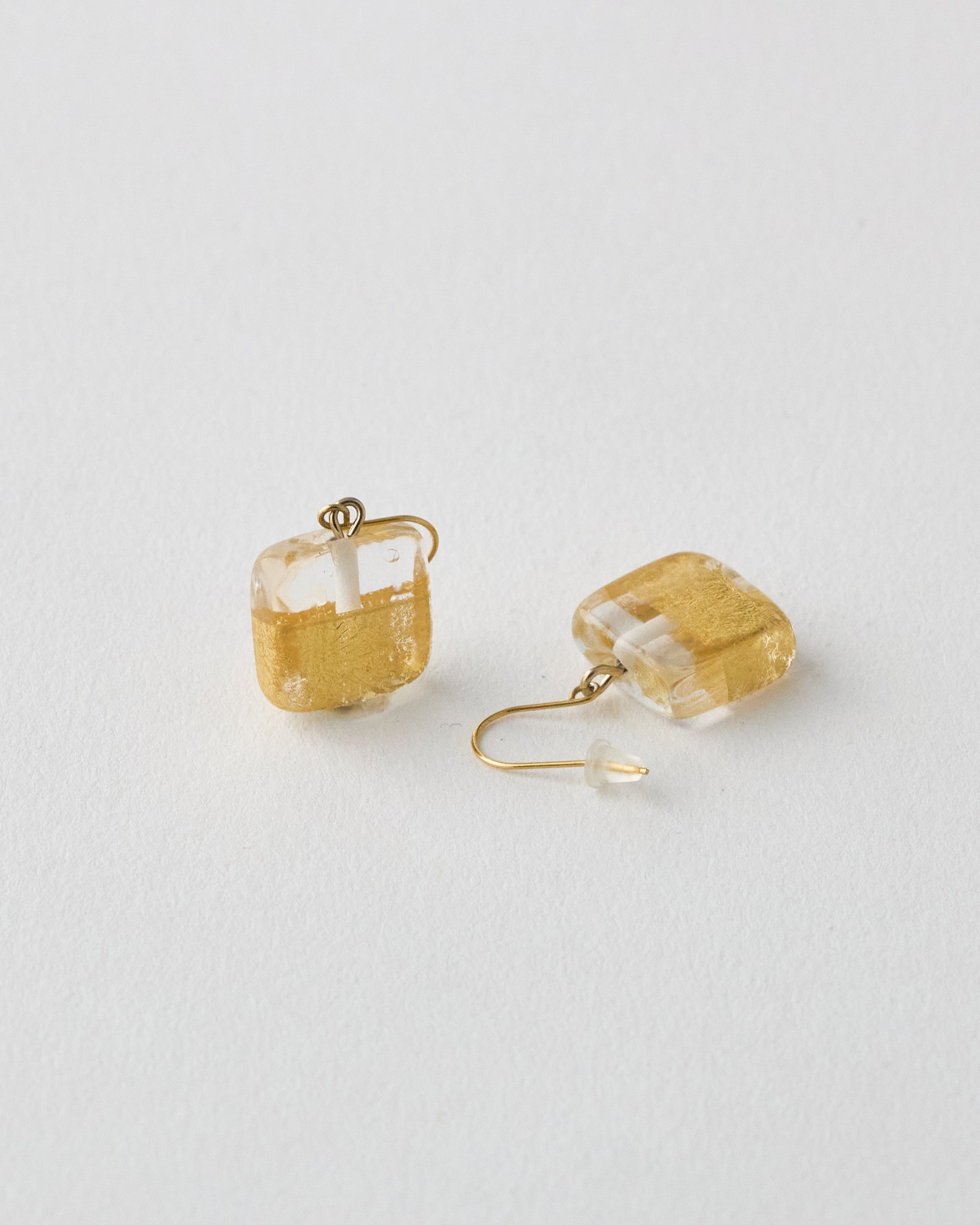 チェコガラスのピアス金彩ゴールド 職人ハンドメイド(フラット)