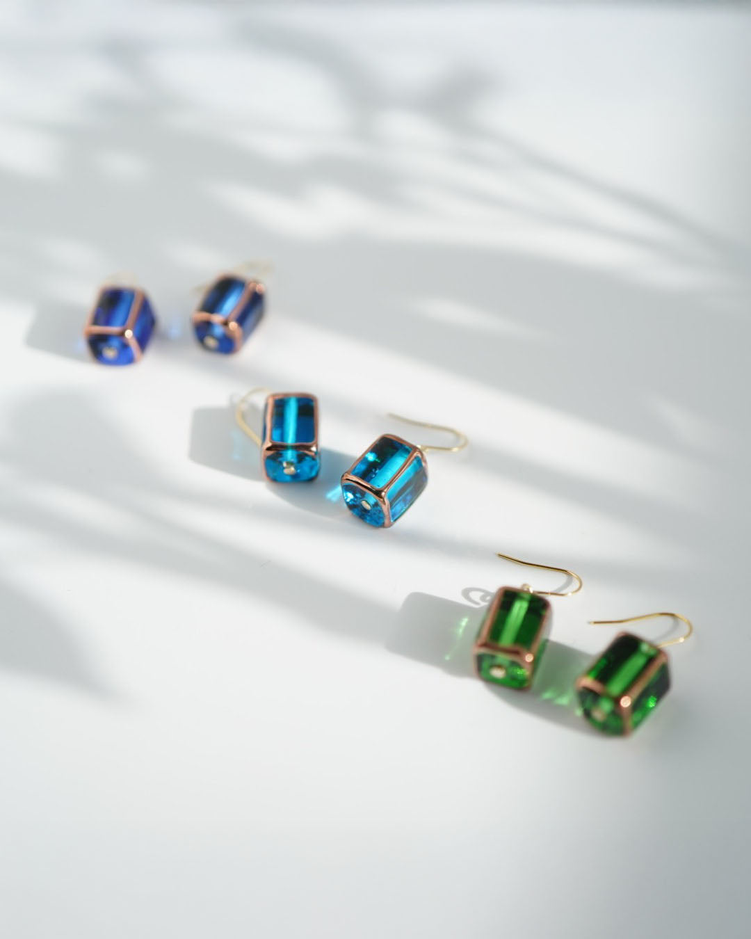 チェコガラスのピアス 職人ハンドメイド(四角)