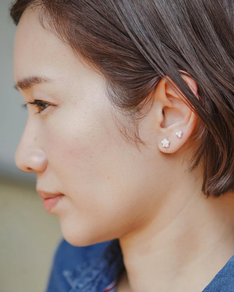 小さいフェイクパールのピアス(2ペア)
