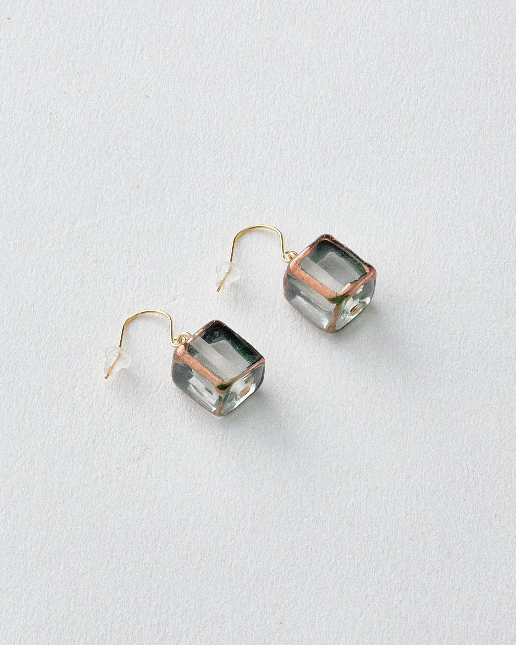 チェコ ピアス　ハンドメイド　499 チェコガラスのピアス 職人ハンドメイド（四角）