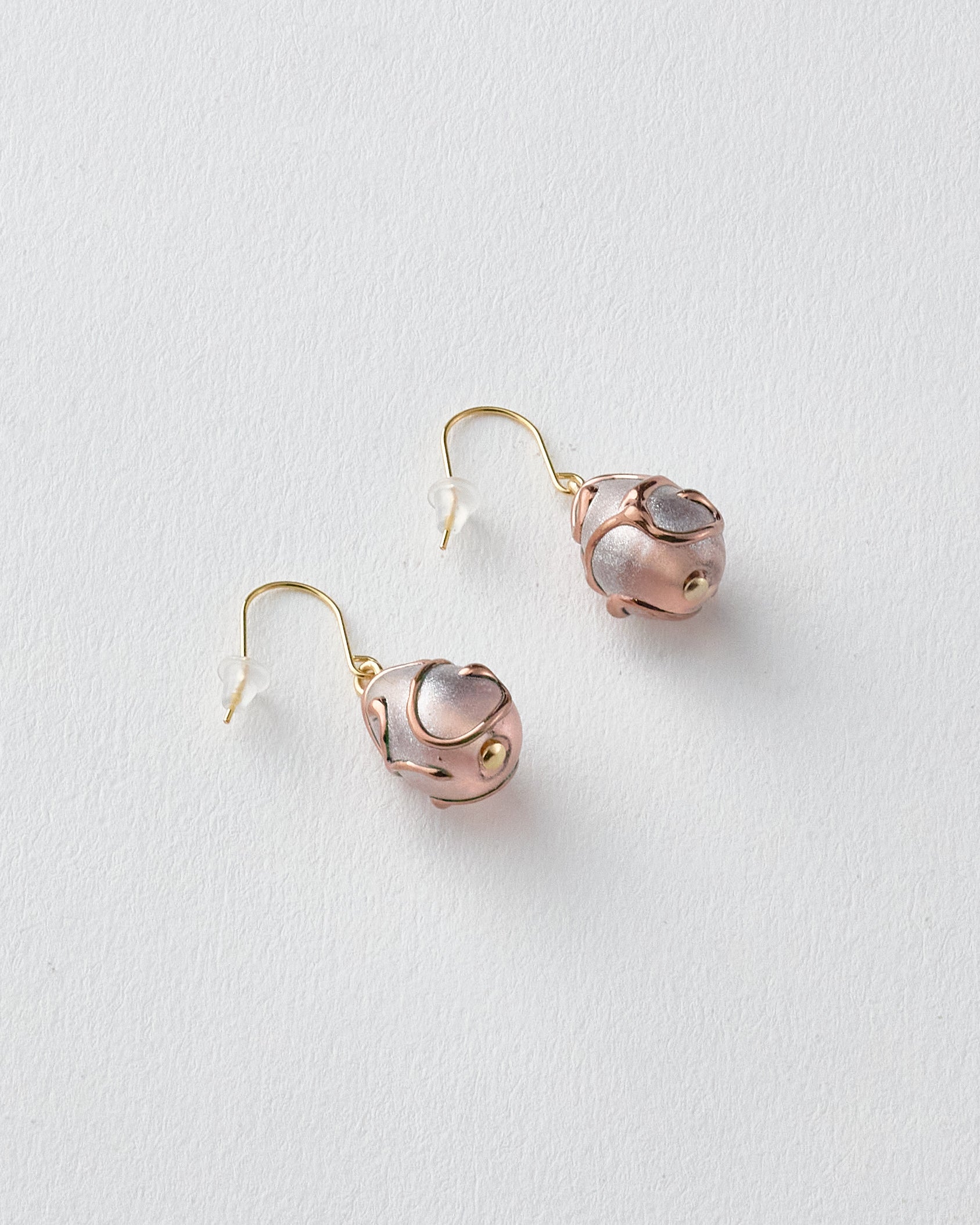 チェコ ピアス　ハンドメイド　499 ガラスのピアス チェコの職人ハンドメイド（しずく）