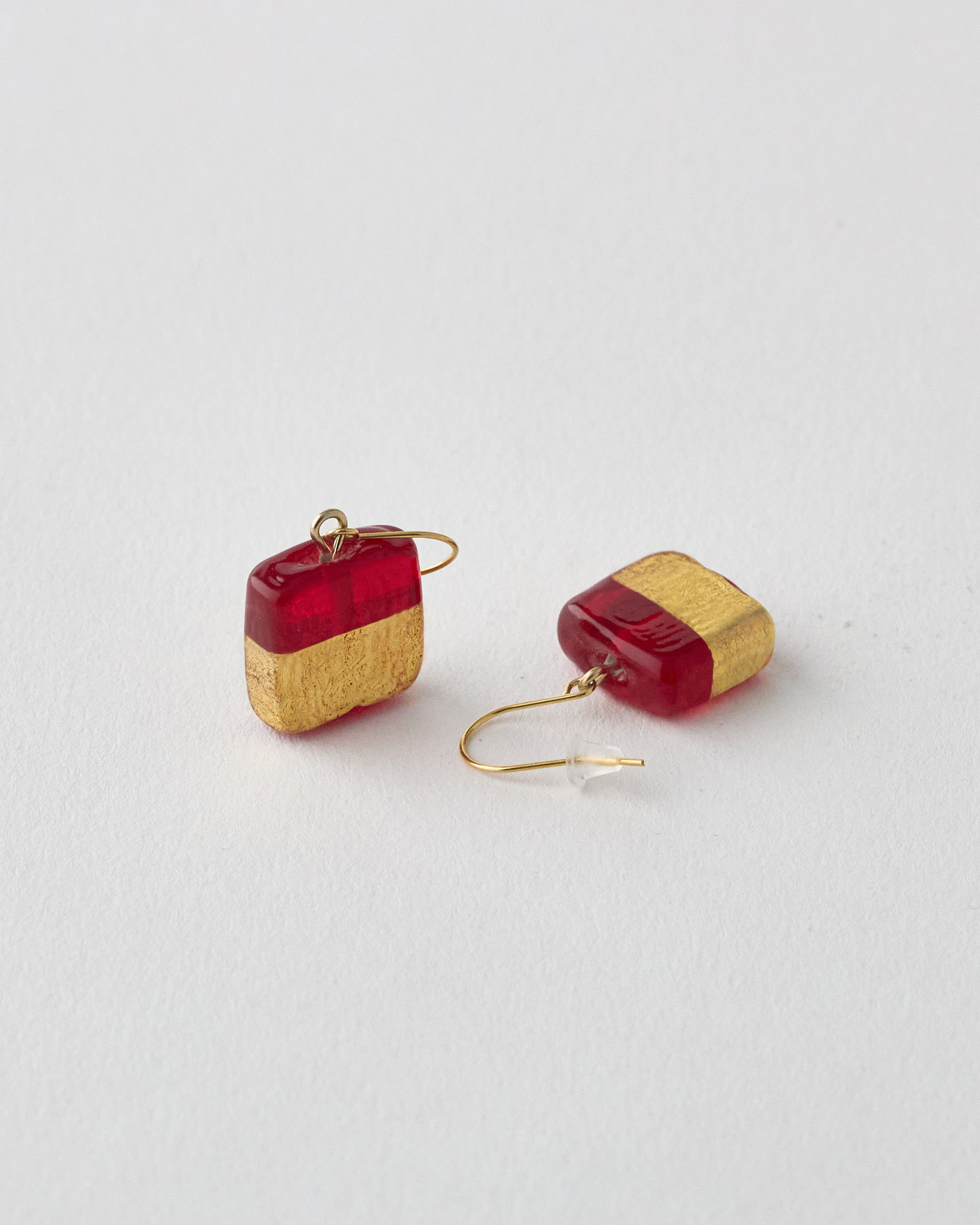 チェコガラスのピアス金彩ゴールド　職人ハンドメイド（フラット）
