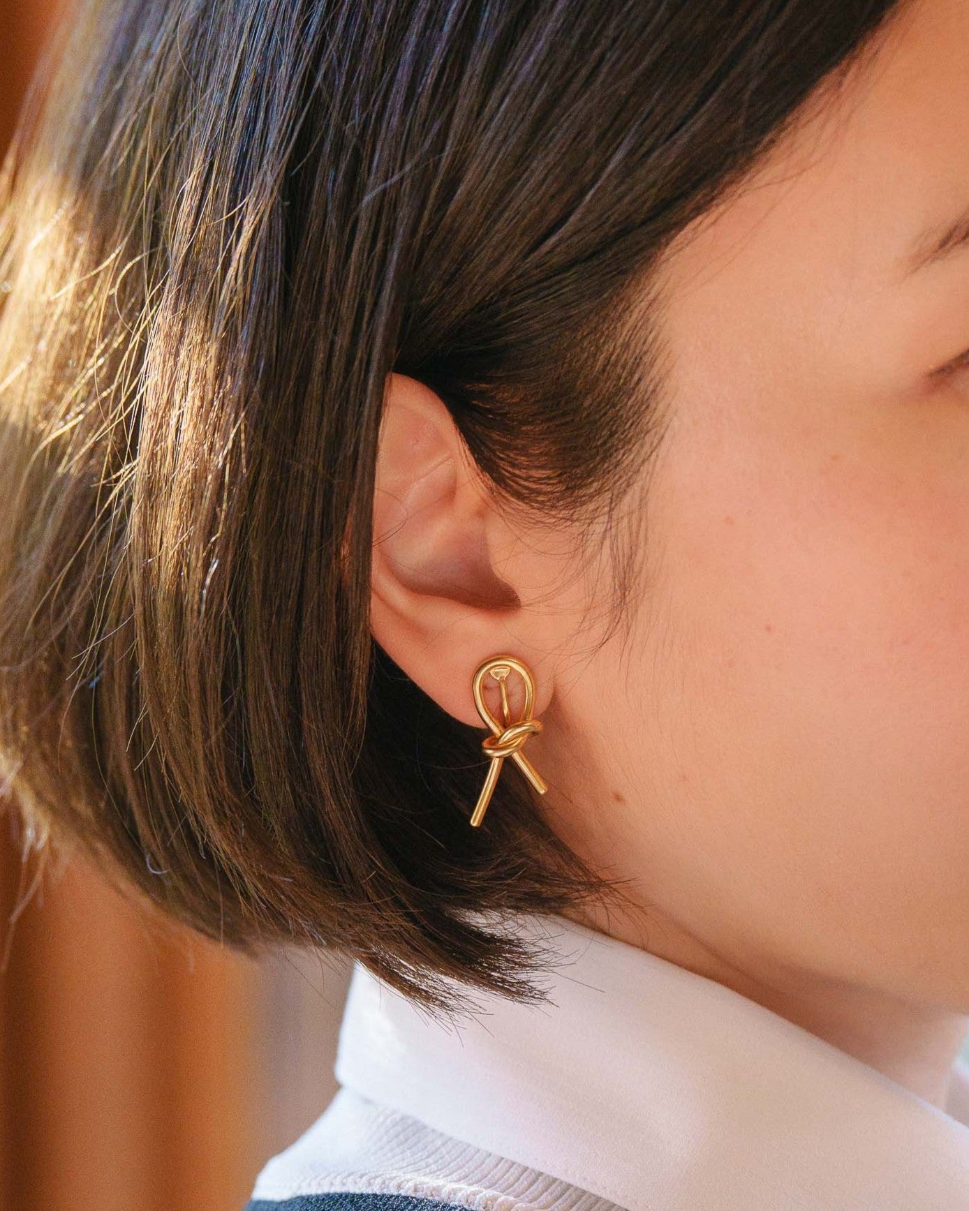 ノットリボンのイヤリング　大ぶりマット