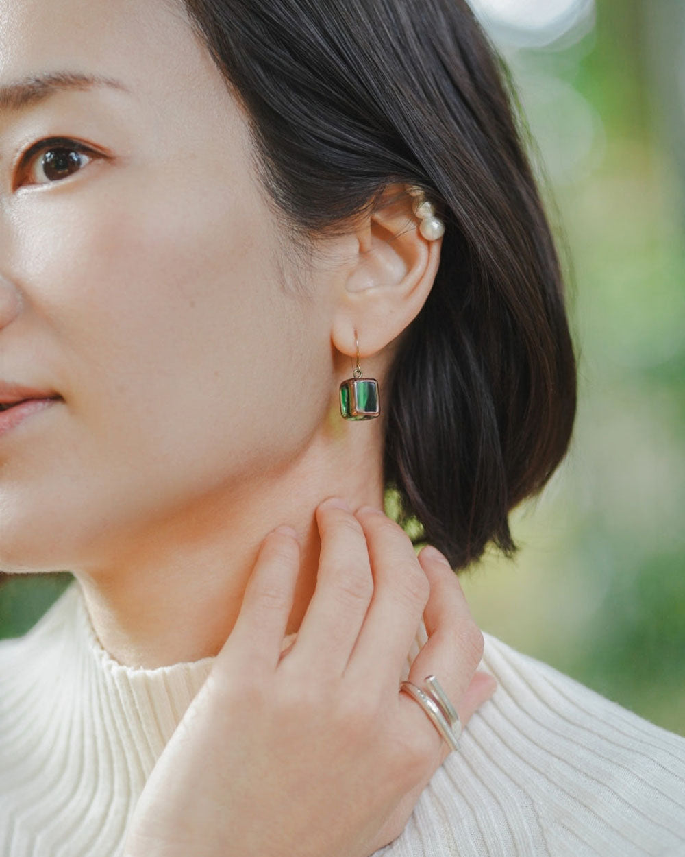 チェコガラスのピアス　職人ハンドメイド（四角）
