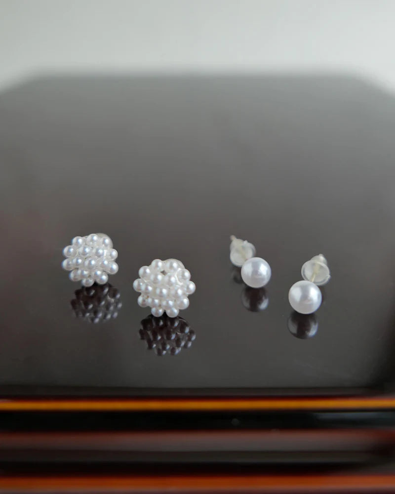 小さいフェイクパールのピアス（2ペア）